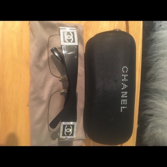 Chanel Black Sunglasses w/Swarovski Crystals​ - Picture 3 of 8